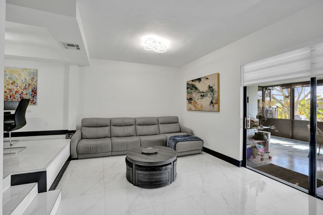 8992 Palm Tree Lane 8992, Pembroke Pines, FL 33024