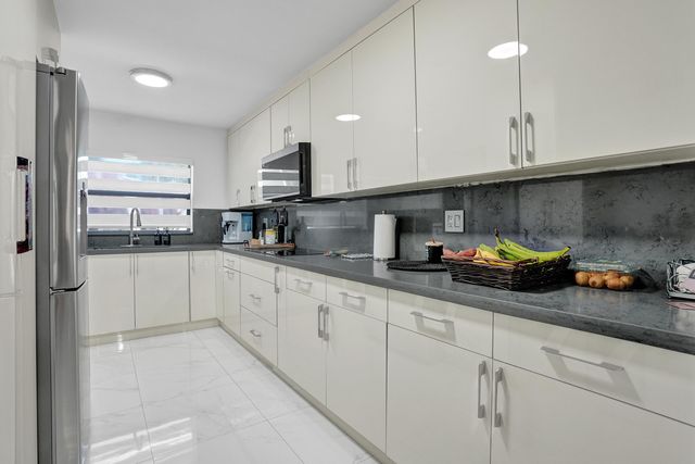 8992 Palm Tree Lane 8992, Pembroke Pines, FL 33024