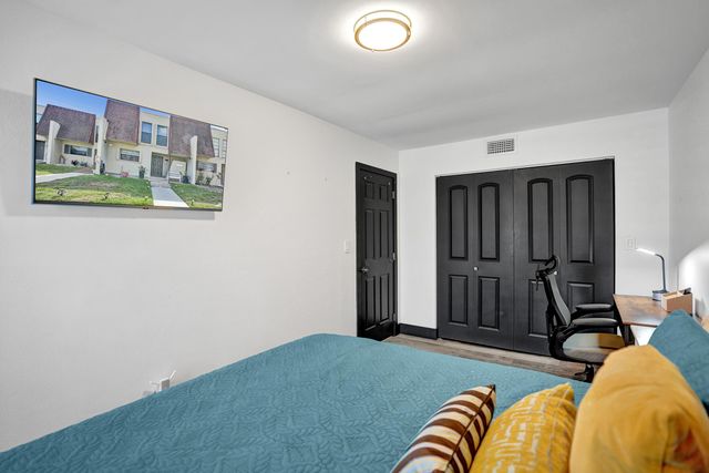 8992 Palm Tree Lane 8992, Pembroke Pines, FL 33024