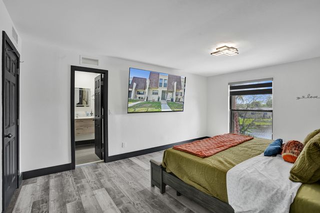 8992 Palm Tree Lane 8992, Pembroke Pines, FL 33024