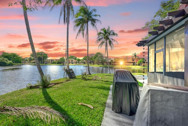 8992 Palm Tree Lane 8992, Pembroke Pines, FL 33024