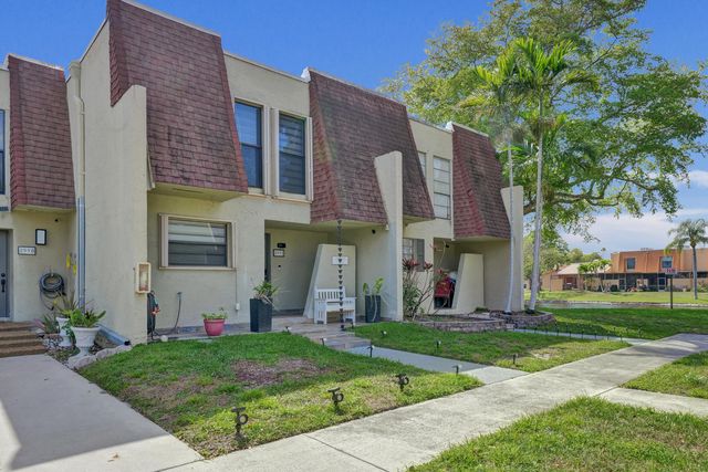 8992 Palm Tree Lane 8992, Pembroke Pines, FL 33024