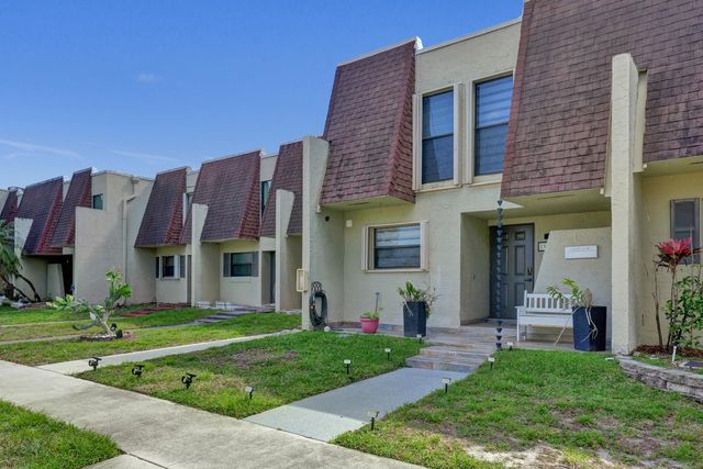 8992 Palm Tree Lane 8992, Pembroke Pines, FL 33024