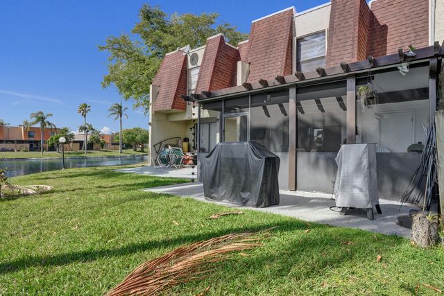 8992 Palm Tree Lane 8992, Pembroke Pines, FL 33024