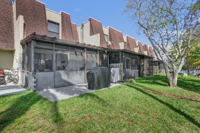 8992 Palm Tree Lane 8992, Pembroke Pines, FL 33024