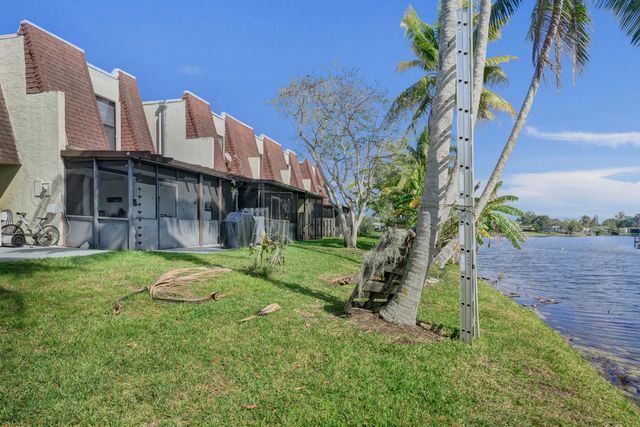 8992 Palm Tree Lane 8992, Pembroke Pines, FL 33024