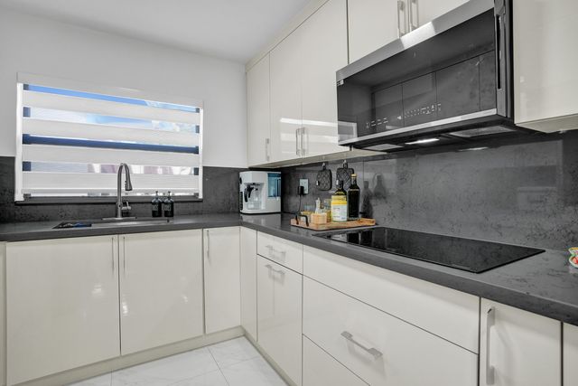 8992 Palm Tree Lane 8992, Pembroke Pines, FL 33024