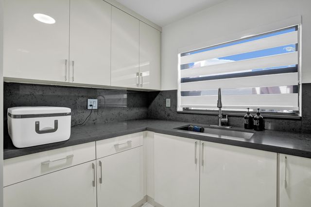 8992 Palm Tree Lane 8992, Pembroke Pines, FL 33024