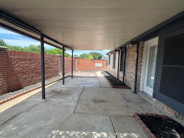5616 Indian Hill Drive, Arlington, TX 76018