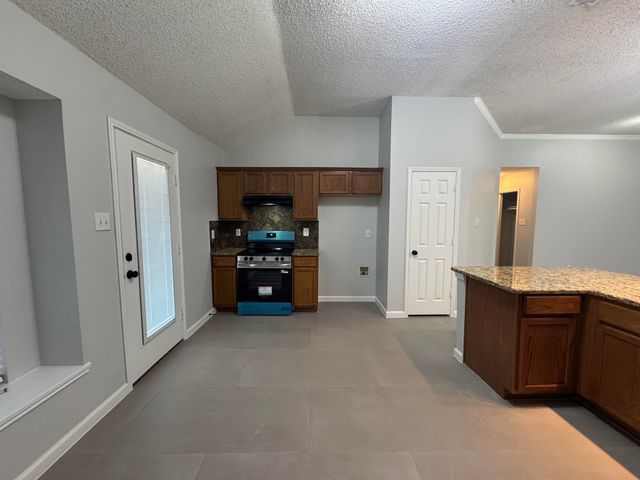 5616 Indian Hill Drive, Arlington, TX 76018