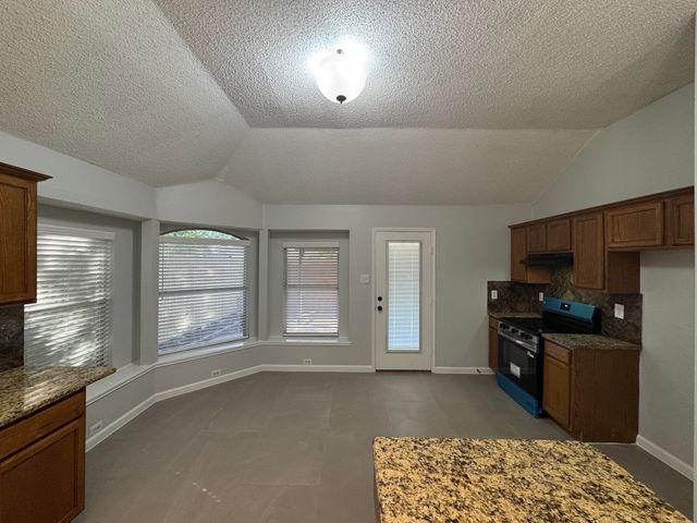 5616 Indian Hill Drive, Arlington, TX 76018