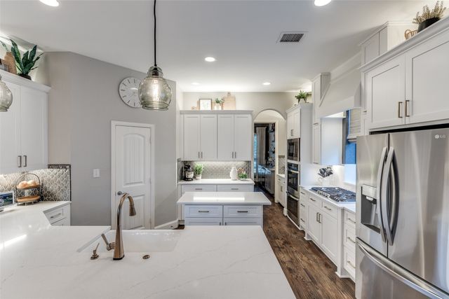 2758 Sharlis Drive, Frisco, TX 75036