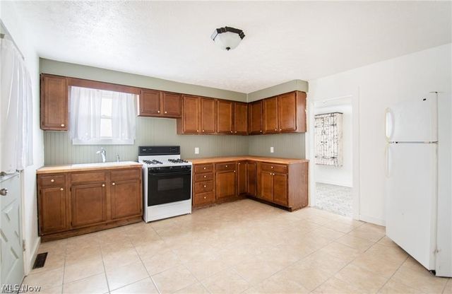 416 N Cedar Avenue, Niles, OH 44446
