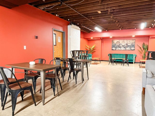 110 W JOHNSON, Staunton, VA 24401