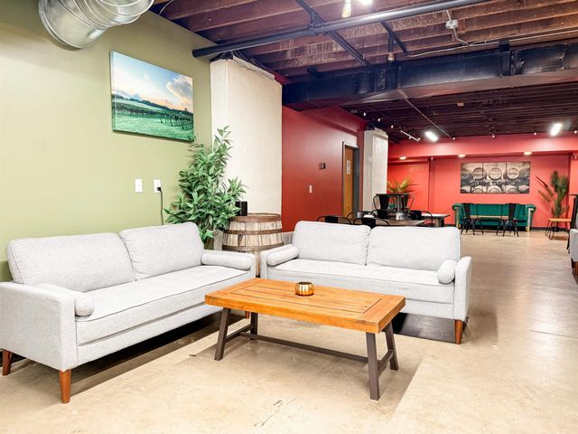 110 W JOHNSON, Staunton, VA 24401