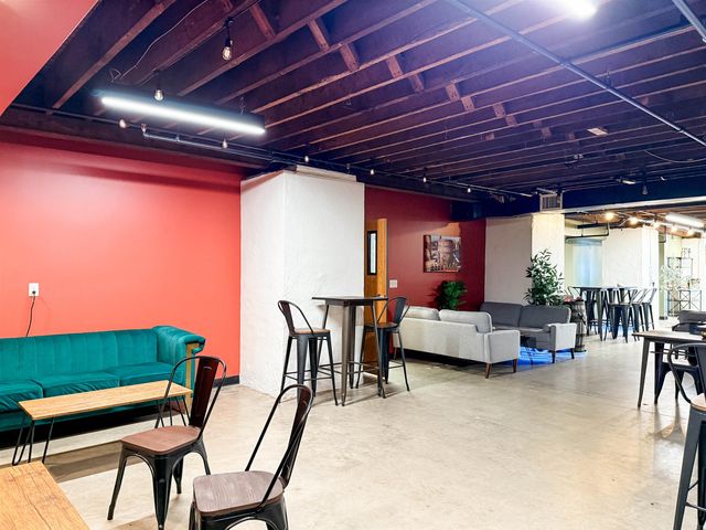 110 W JOHNSON, Staunton, VA 24401