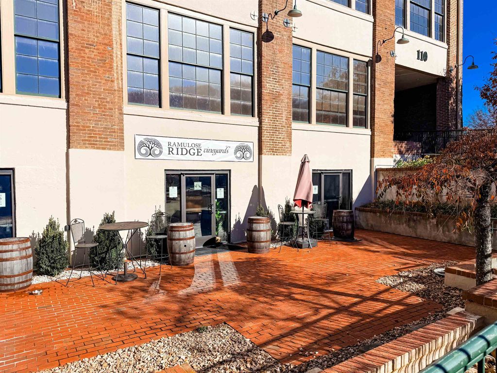 110 W JOHNSON, Staunton, VA 24401