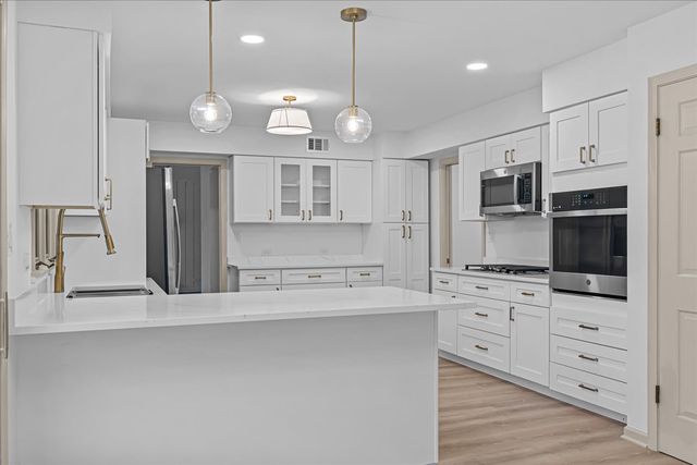 1305 Warwick Court, Deerfield, IL 60015