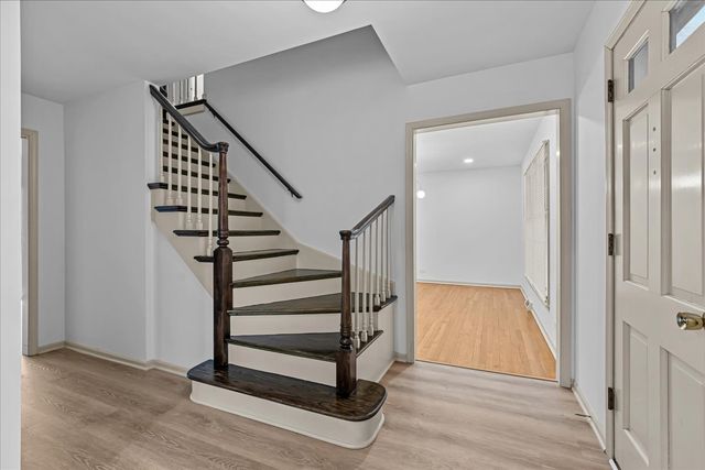 1305 Warwick Court, Deerfield, IL 60015
