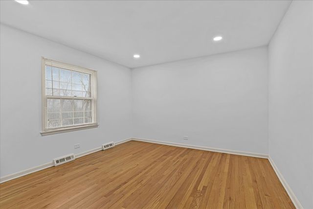 1305 Warwick Court, Deerfield, IL 60015