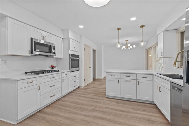 1305 Warwick Court, Deerfield, IL 60015