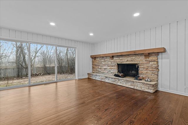 1305 Warwick Court, Deerfield, IL 60015