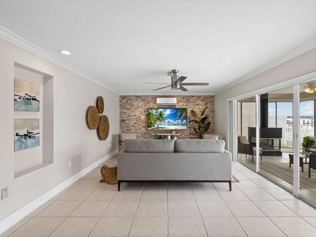 441 PALM ISLAND NE, Clearwater, FL 33767