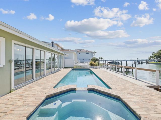 441 PALM ISLAND NE, Clearwater, FL 33767