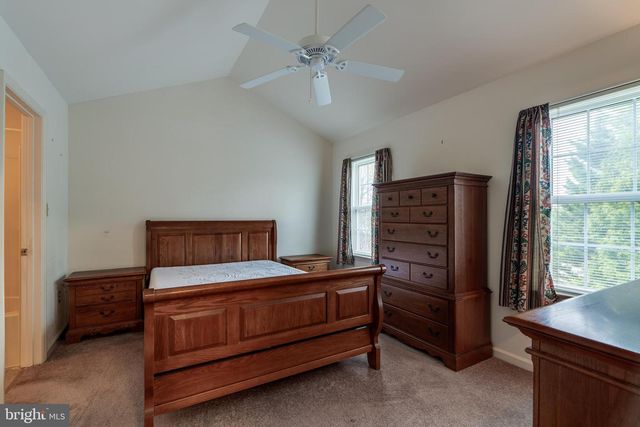 14 OAKGROVE LN, Millersville, PA 17551