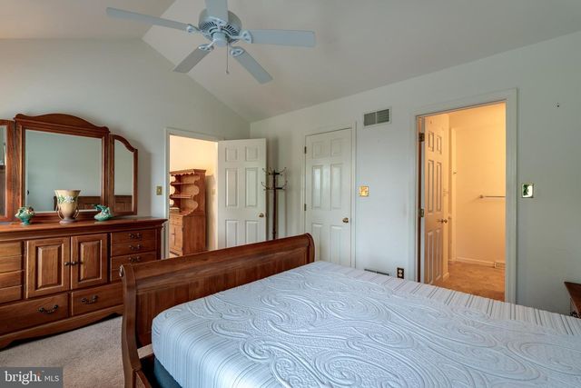 14 OAKGROVE LN, Millersville, PA 17551
