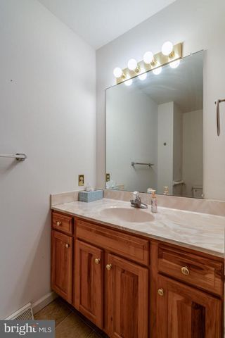 14 OAKGROVE LN, Millersville, PA 17551