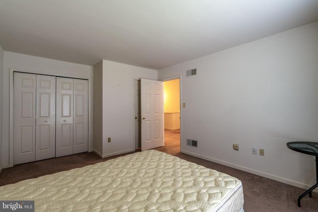 14 OAKGROVE LN, Millersville, PA 17551