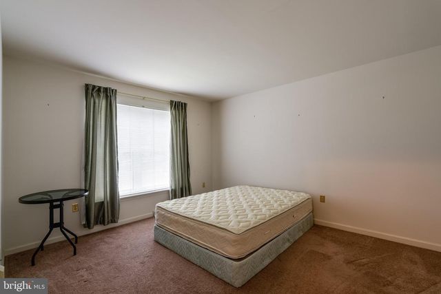 14 OAKGROVE LN, Millersville, PA 17551