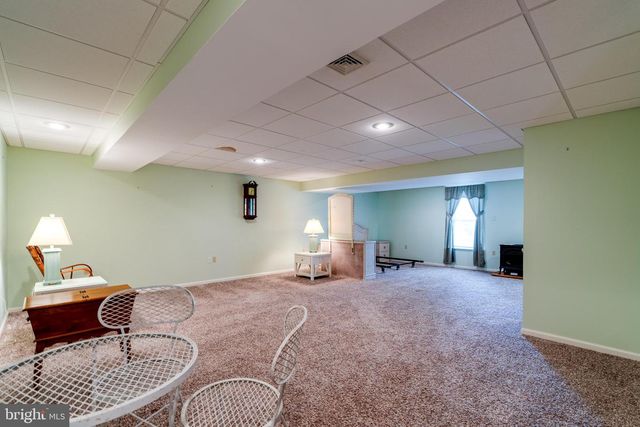 14 OAKGROVE LN, Millersville, PA 17551