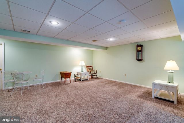 14 OAKGROVE LN, Millersville, PA 17551