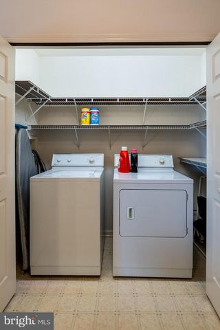 14 OAKGROVE LN, Millersville, PA 17551