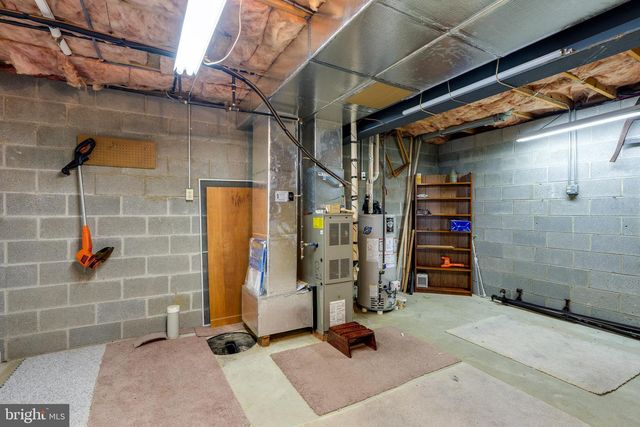 14 OAKGROVE LN, Millersville, PA 17551