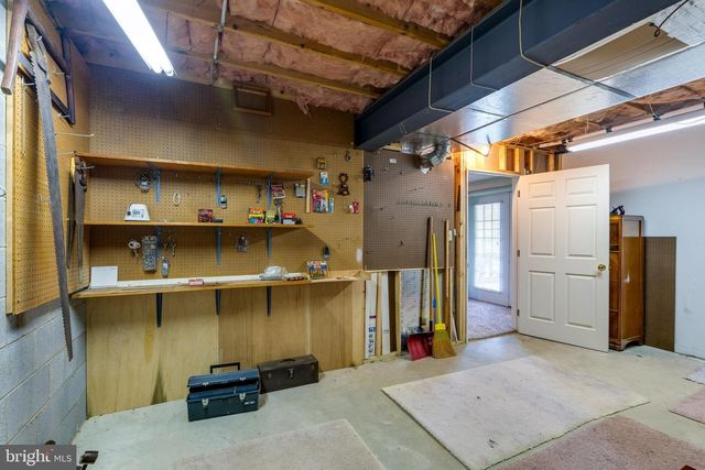 14 OAKGROVE LN, Millersville, PA 17551