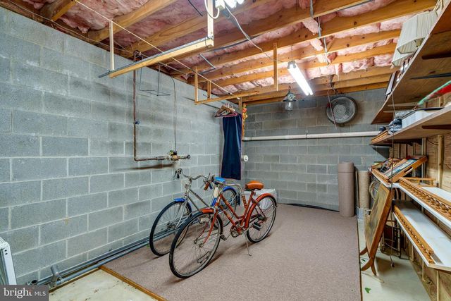 14 OAKGROVE LN, Millersville, PA 17551