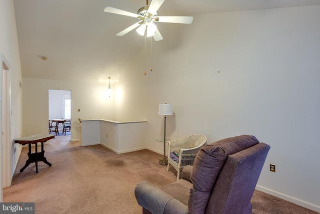 14 OAKGROVE LN, Millersville, PA 17551