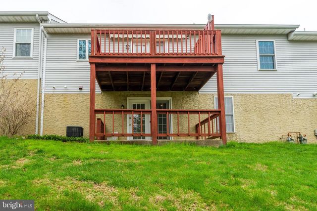 14 OAKGROVE LN, Millersville, PA 17551