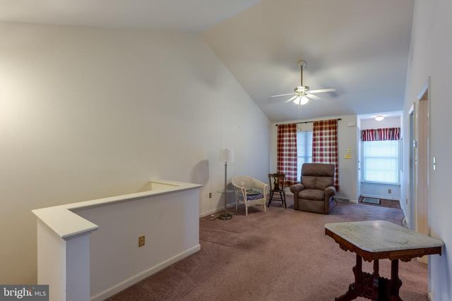 14 OAKGROVE LN, Millersville, PA 17551