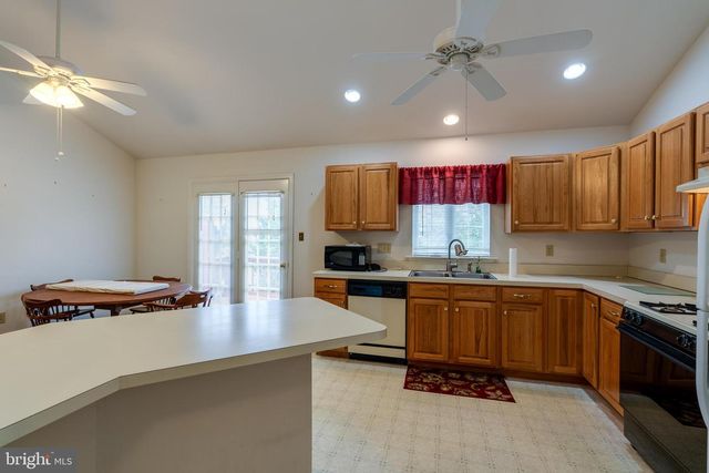 14 OAKGROVE LN, Millersville, PA 17551