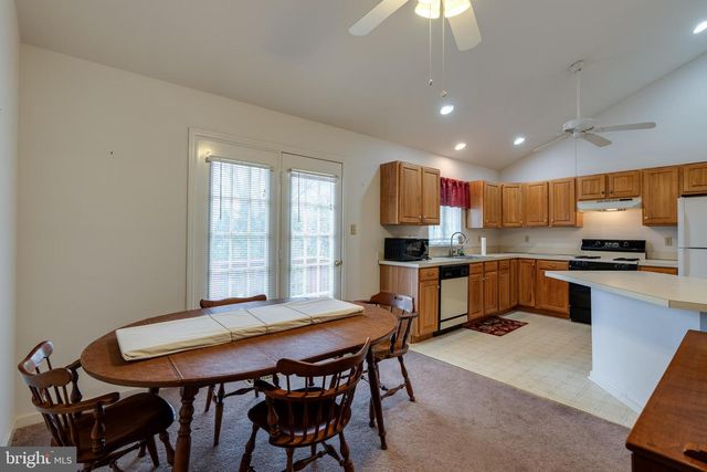 14 OAKGROVE LN, Millersville, PA 17551