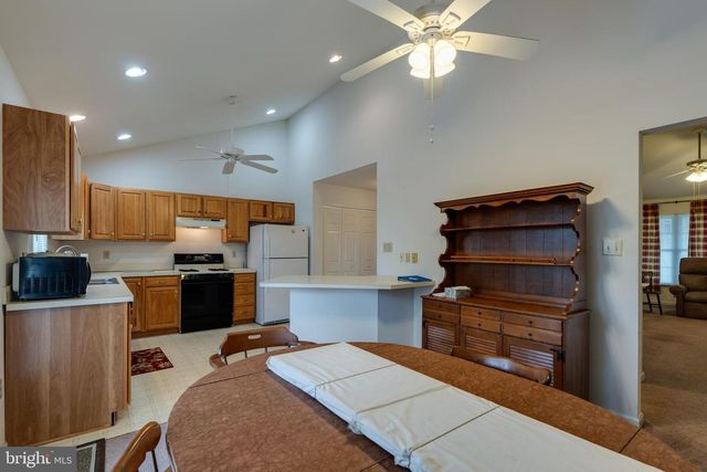 14 OAKGROVE LN, Millersville, PA 17551