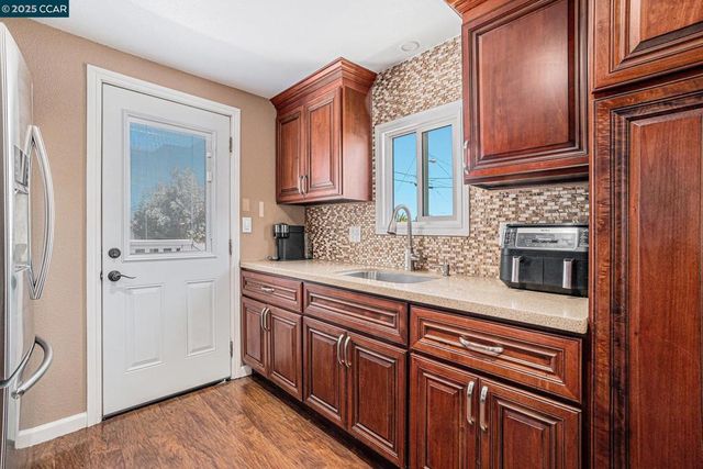 75 E Bolton Rd, Oakley, CA 94561