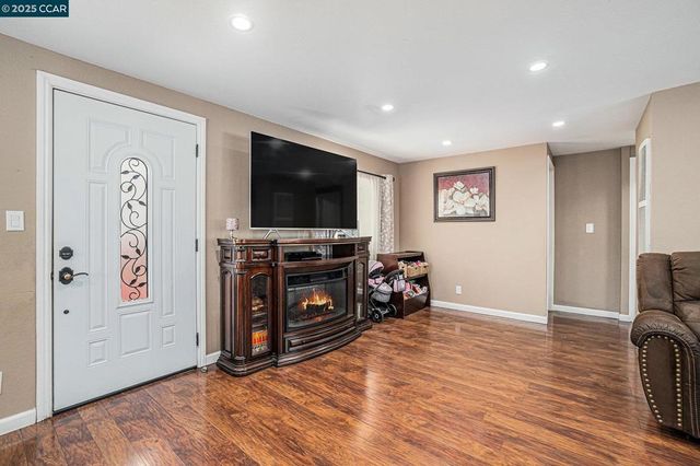 75 E Bolton Rd, Oakley, CA 94561