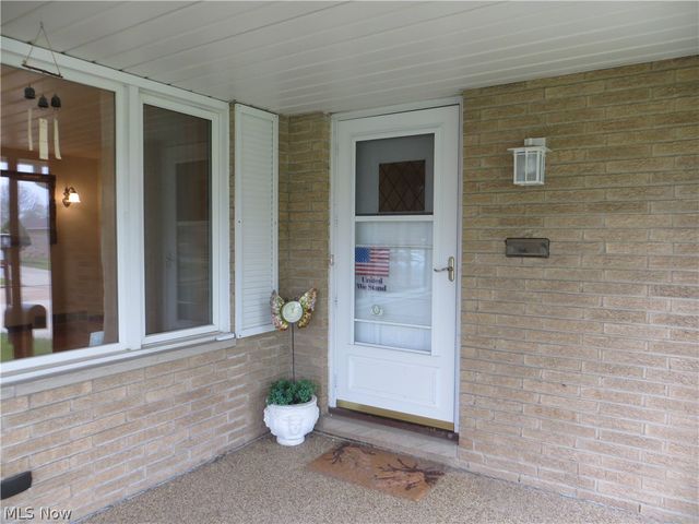 6204 Meadview Drive, Seven Hills, OH 44131