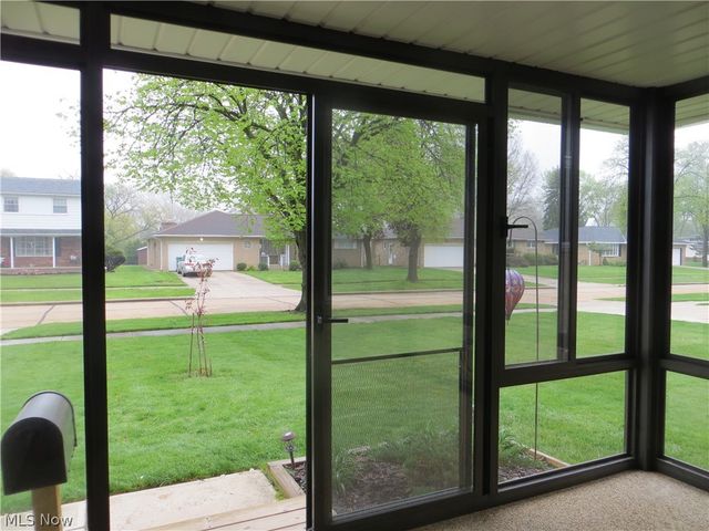 6204 Meadview Drive, Seven Hills, OH 44131