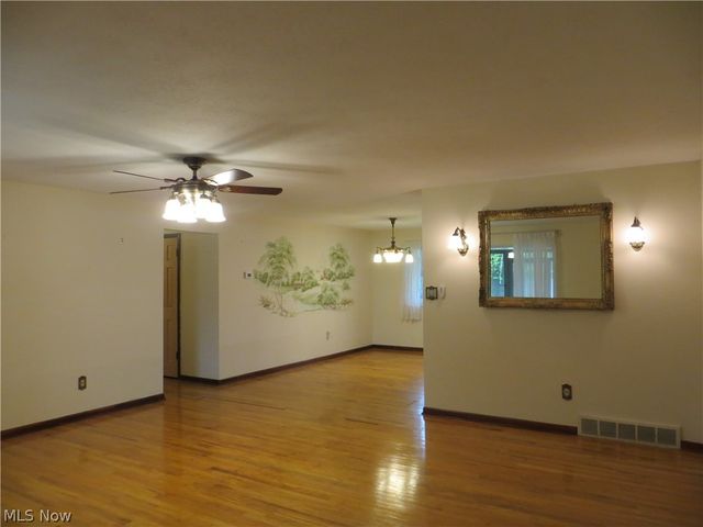 6204 Meadview Drive, Seven Hills, OH 44131